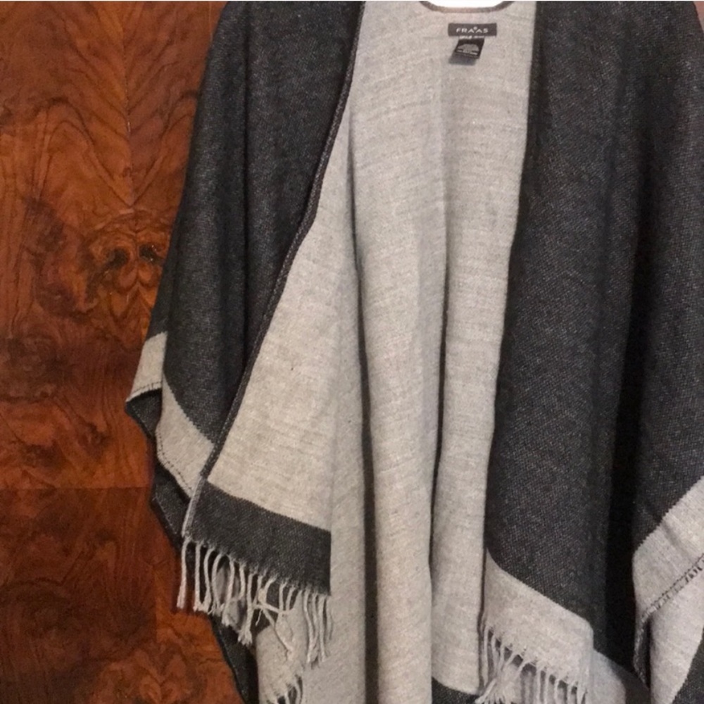 Fraas Ruana Poncho - Picture 2 of 5